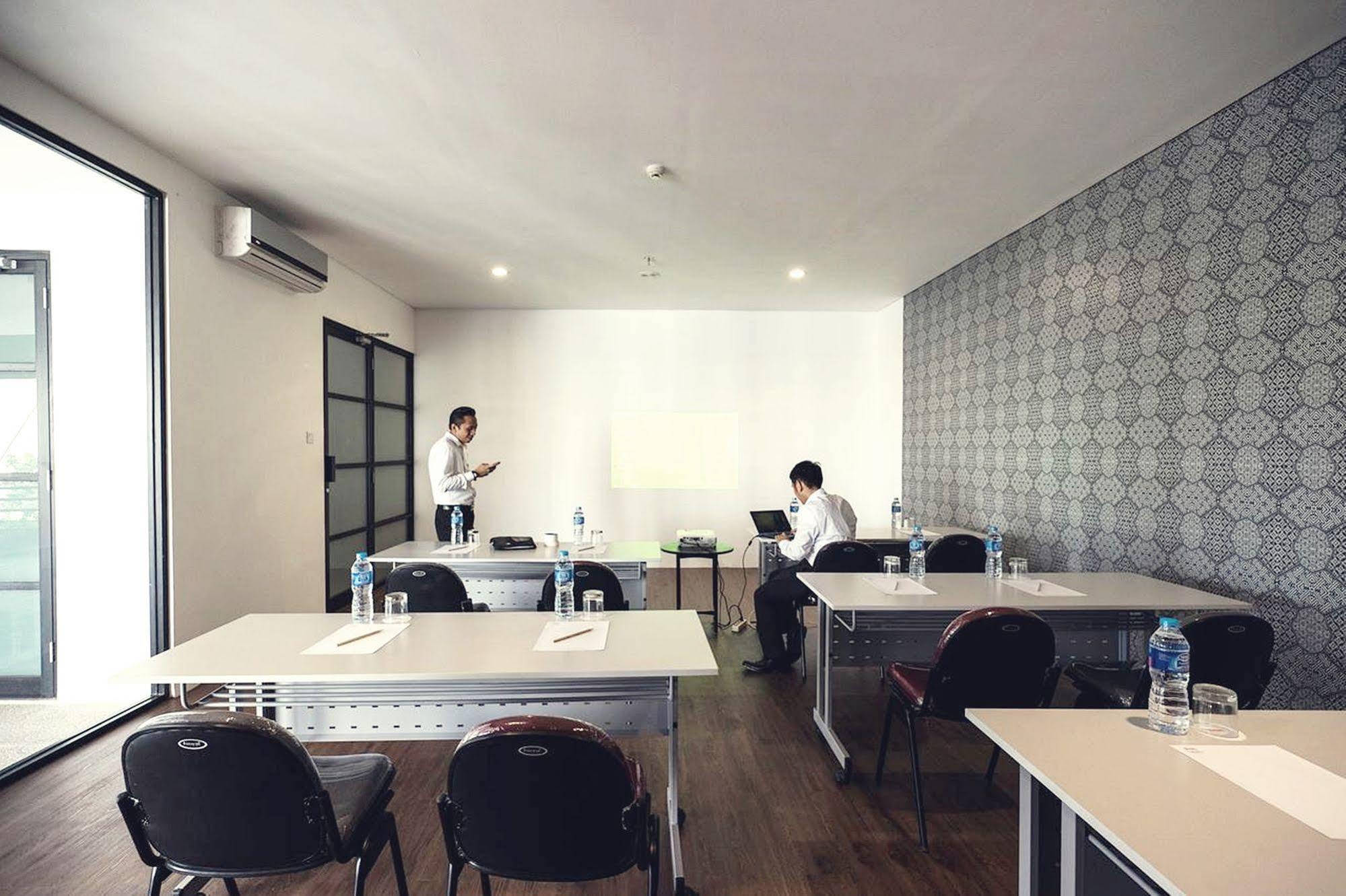 Liberty Hotel Thamrin Jakarta Luaran gambar